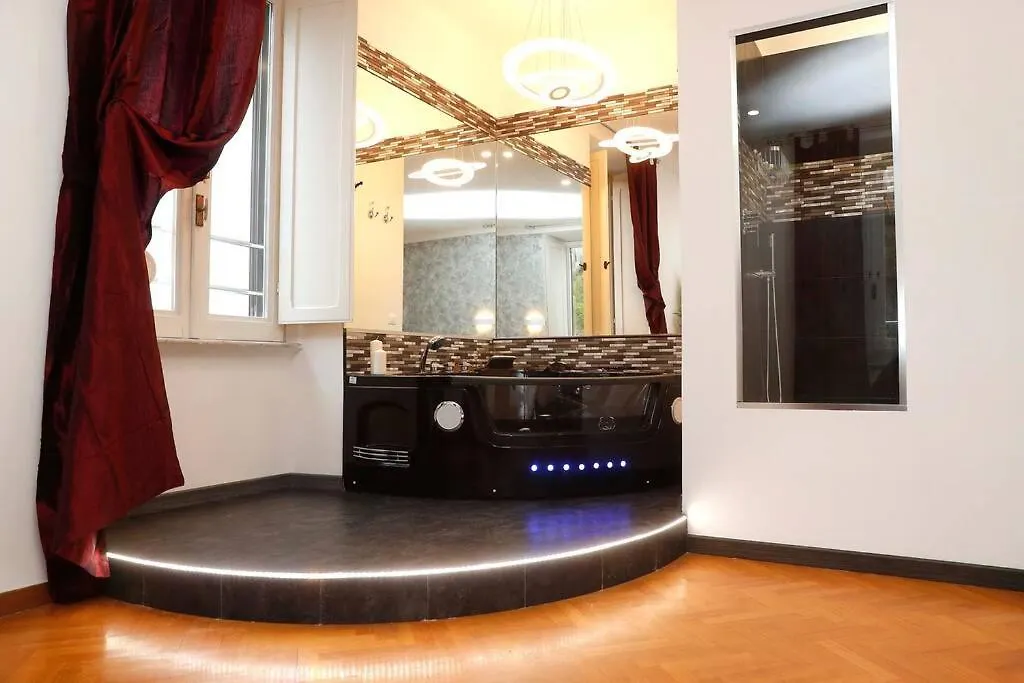 Black Enchanting Jacuzzi Suite Trastevere - Top Collection Rome Italy