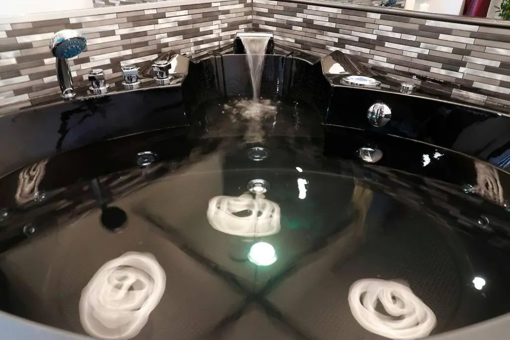 Apartment Black Enchanting Jacuzzi Suite Trastevere - Top Collection Rome