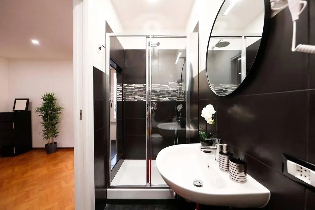 Black Enchanting Jacuzzi Suite Trastevere - Top Collection Rome 0*,