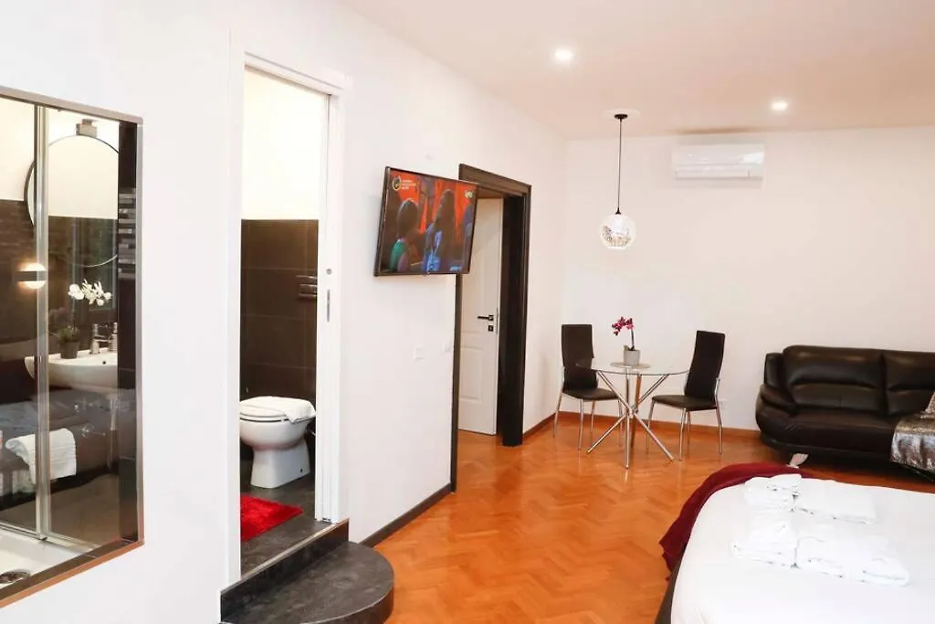 Black Enchanting Jacuzzi Suite Trastevere - Top Collection Rome Apartment